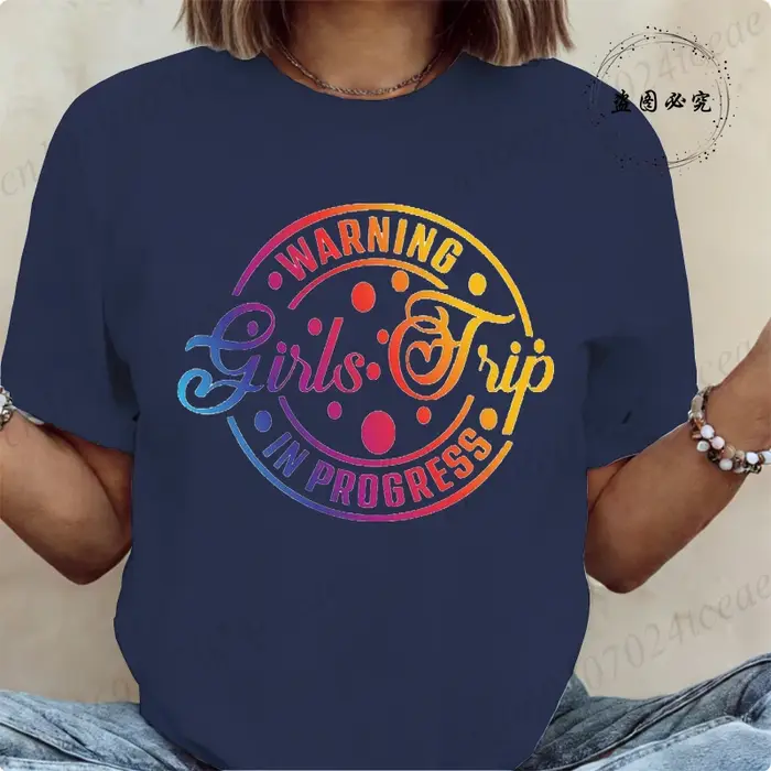 T-shirt « Avertissement : escapade entre filles en cours »