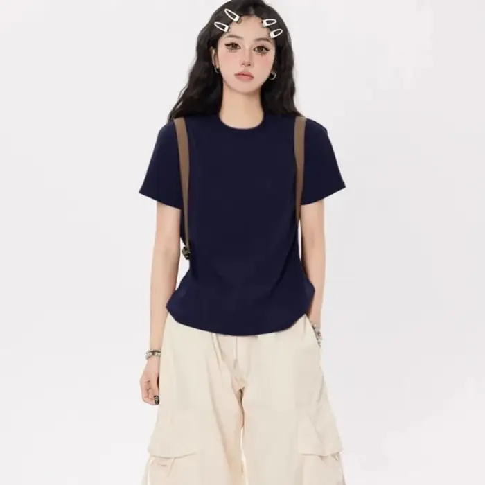 T-shirt à manches courtes pour femmes en été nouveau col rond bleu marine coupe ajustée mince à l'extérieur portant des hauts populaires à la mode
