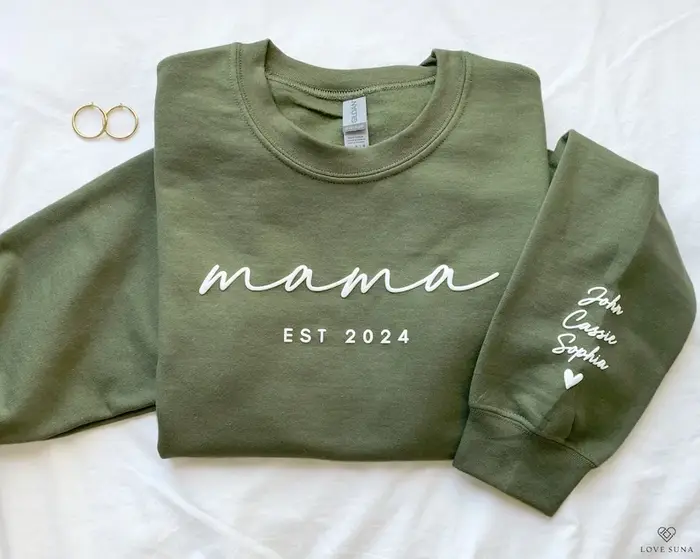 Sweat-shirt personnalisé Mama Est avec noms d'enfants sur la manche