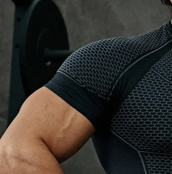 T-shirt de sport pour hommes, vêtements de fitness à manches courtes, adapté à la course et à l'entr