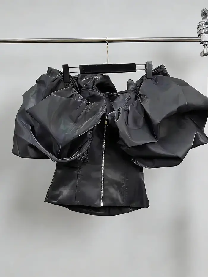 TWOTWINSTYLE – Hauts noirs à volants et épaules dénudées style urbain audacieux pour femme