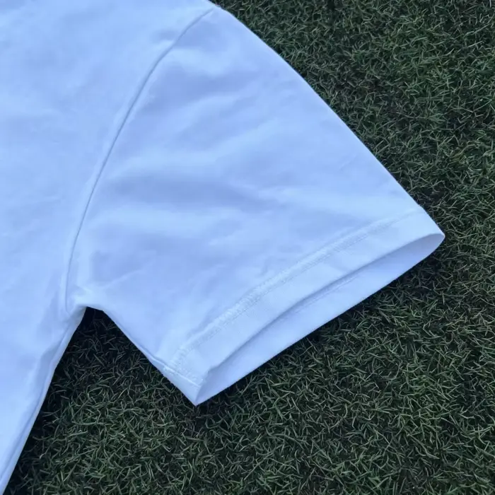 T-shirt blanc avec emblème étoile brodé