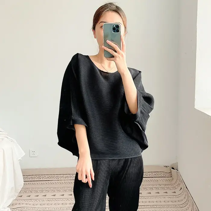 Nouveau style estival, haut plissé tendance à manches chauve-souris, t-shirt plissé ample, livraison