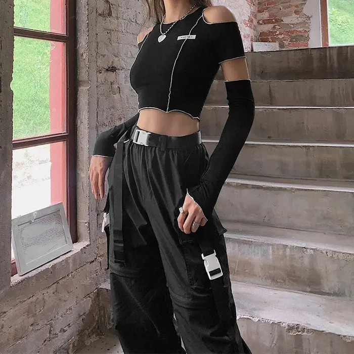 T-shirts gothiques noirs en Patchwork, manches asymétrique épaule dénudée, haut court Y2k, ourlet à 