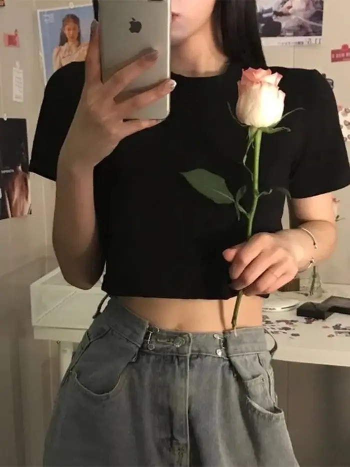 T-shirt femmes recadrée solide Sexy minimaliste offre spéciale mince décontracté mode Preppy Chic Tops basiques Style coréen Streetwear populaire