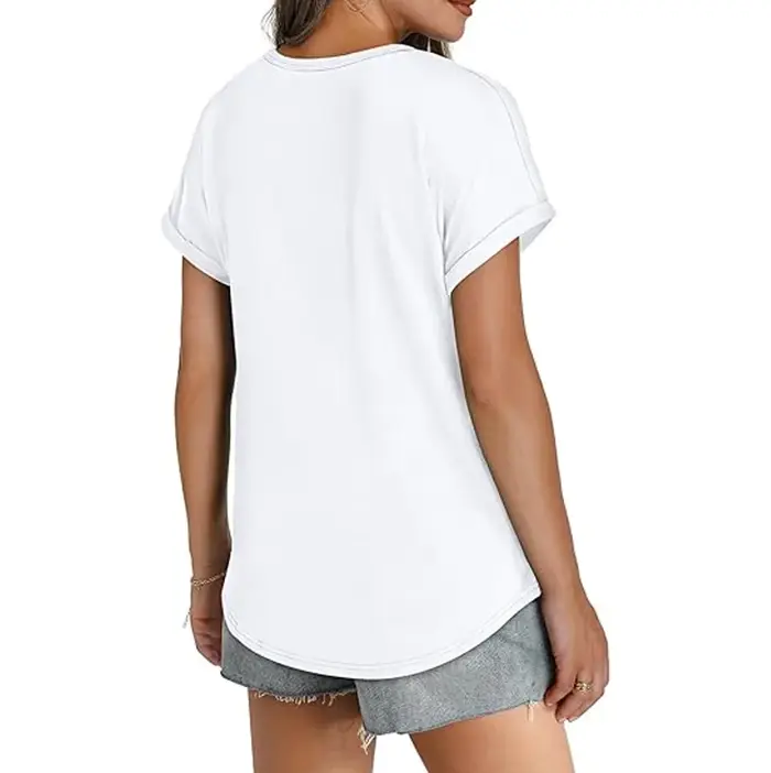 T-shirt blanc imprimé avec nom personnalisé