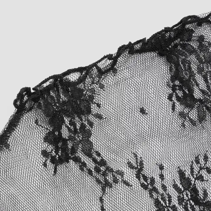 Haut ajouré en dentelle noire pour femme