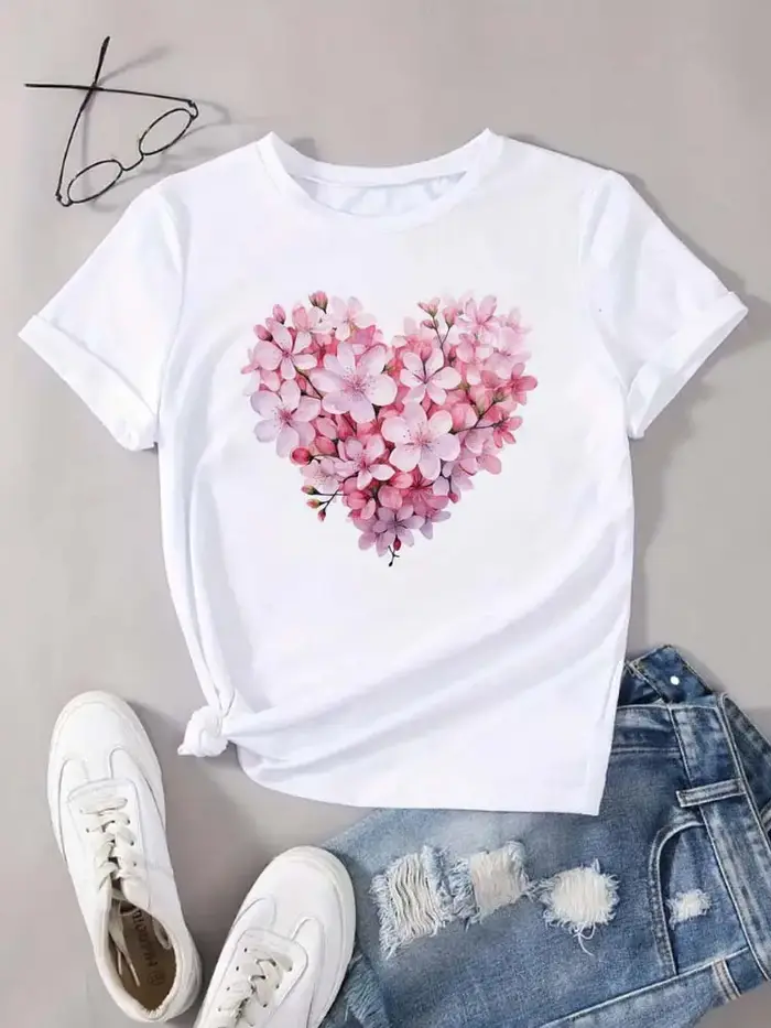 T-shirt pour femme à motif floral en forme de cœur