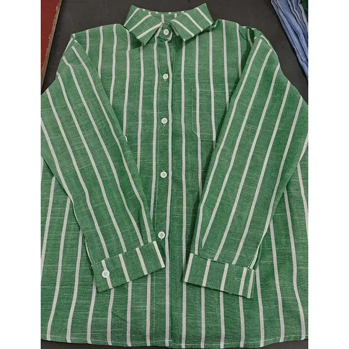 Chemise rayée à col polo ample pour femme