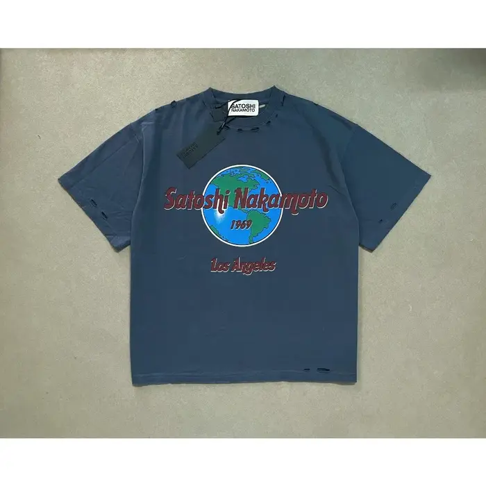 T-shirt Satoshi Rock Tee Nakamoto 1969 gris délavé, nouvelle collection, style troué, en coton, col 