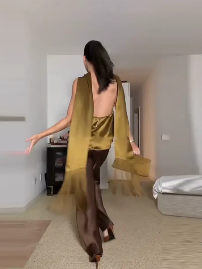 Chemisier élégant pour femme en satin à col licou