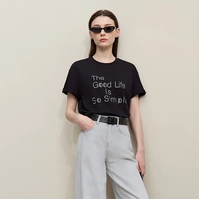 T-shirt Amii Femme Été 2026 Nouveau Décontracté Col Rond Broderie Lettres T-shirt Ample en Coton à M