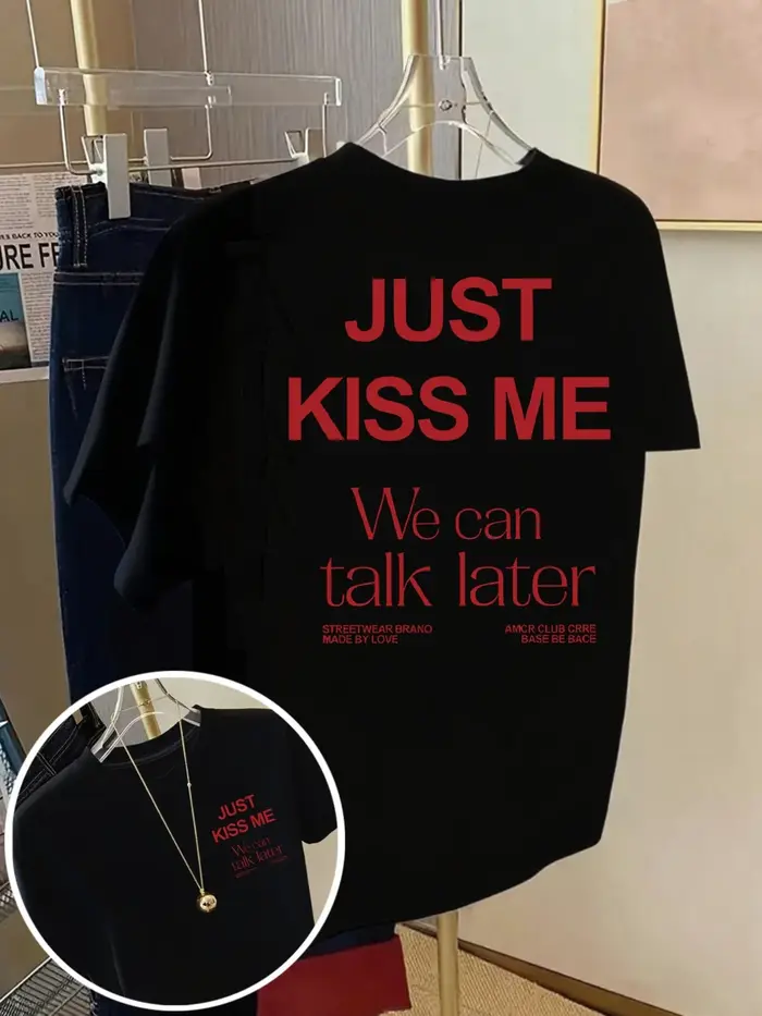 T-shirt imprimé « KISS ME We Can Talk Later » à manches courtes et col rond