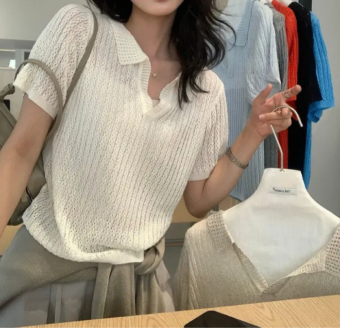 Haut slim à col polo en maille torsadée pour femme