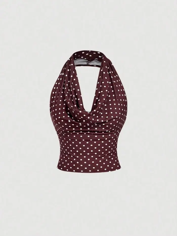 Haut court en tricot pour femme avec options de port polyvalentes et détail froncé sur le côté