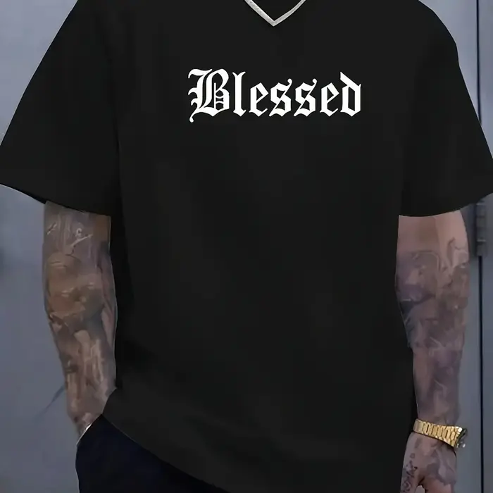 T-shirt minimaliste avec imprimé audacieux sur la poitrine