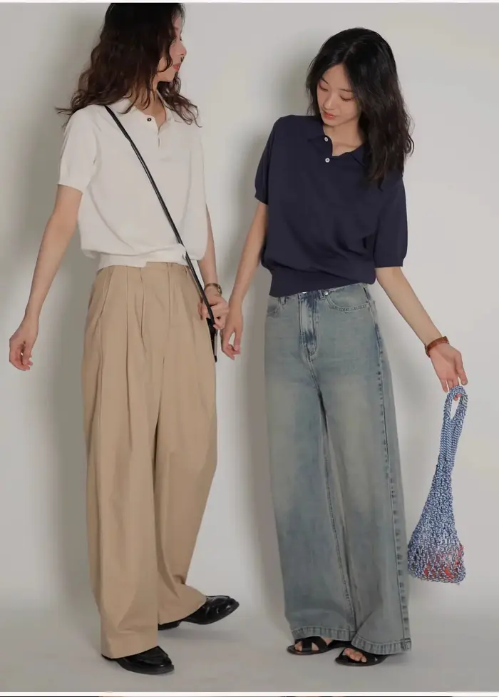 Polo tricoté en soie glacée bleue pour femmes