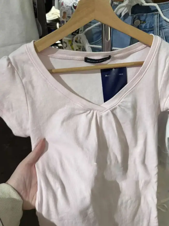 T-shirt basique plissé à col en V pour femme