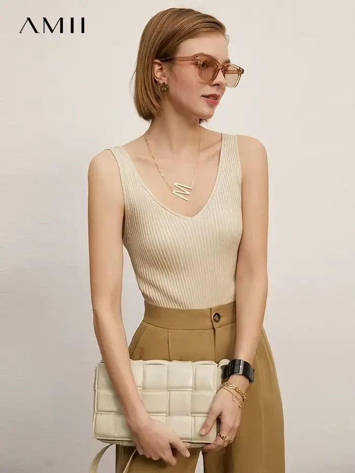 Amii-Camisole minimaliste à col en V pour femmes
