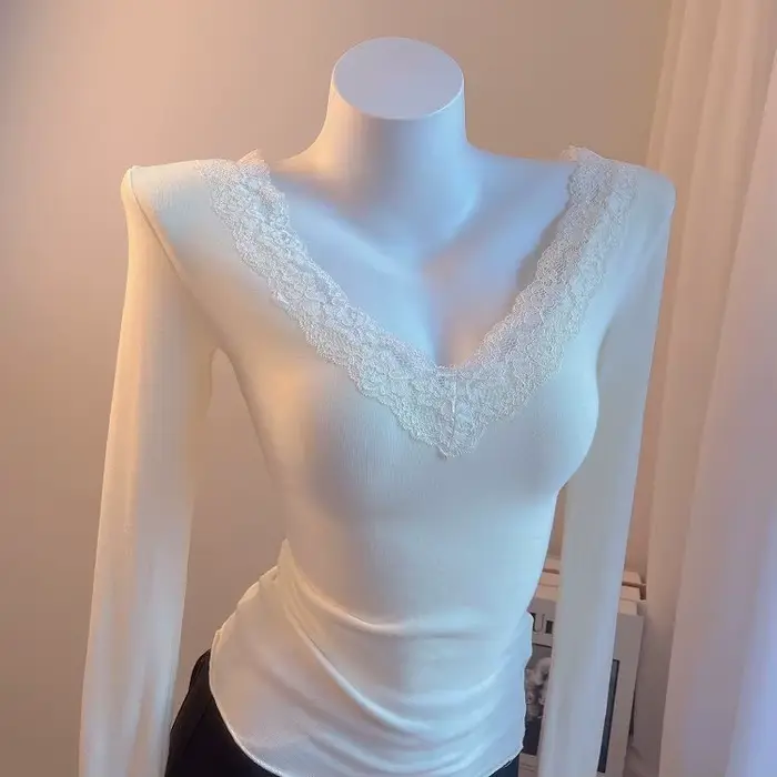T-shirts à manches longues en dentelle blanche, col en V, tricot délicat épissé de base pour dames, 