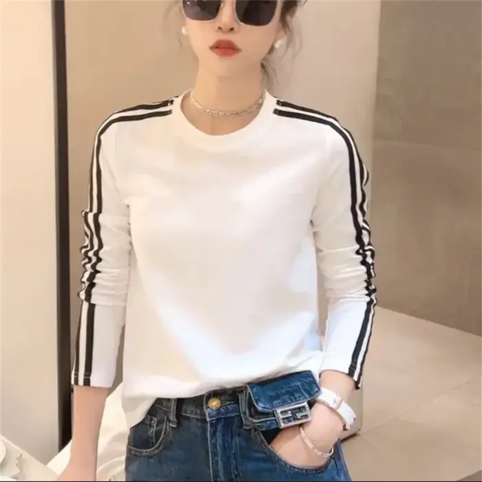 Simplicité femmes T-shirt mince