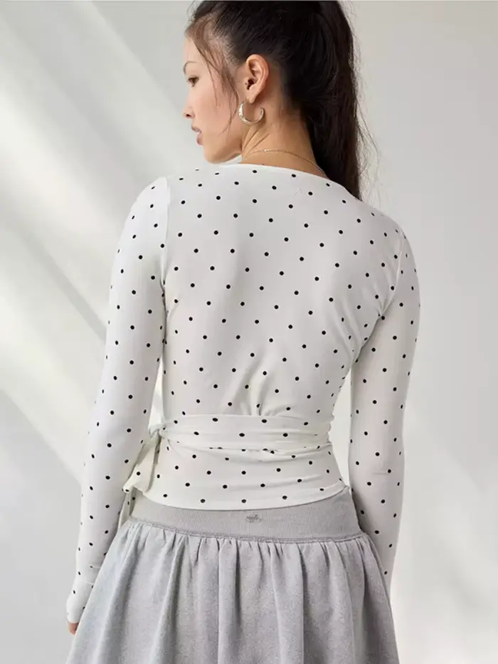 T-shirts à col en v pour femmes Y2k vêtements à manches longues haut court rayé t-shirt mince chemise féministe Streetwear Ropa De Mujer Camisetas